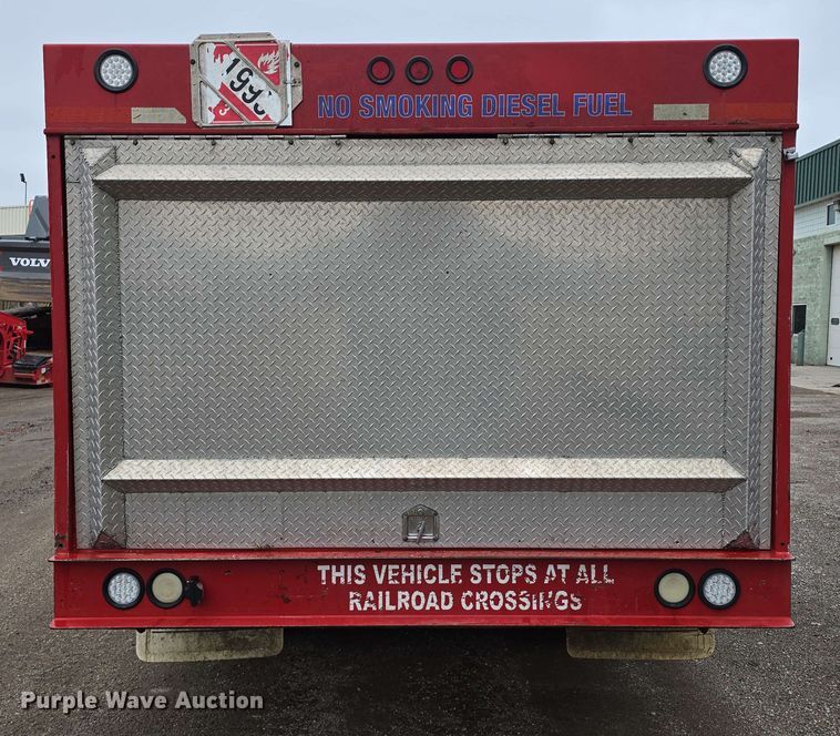 image for item DT6827 2000 Mack RD690S fuel / lube truck