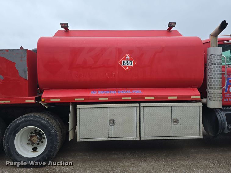 image for item DT6827 2000 Mack RD690S fuel / lube truck