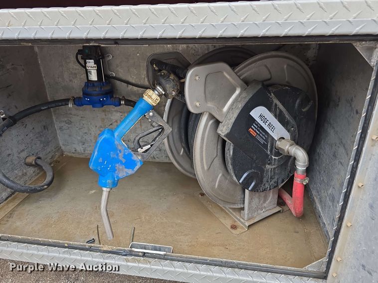 image for item DT6827 2000 Mack RD690S fuel / lube truck