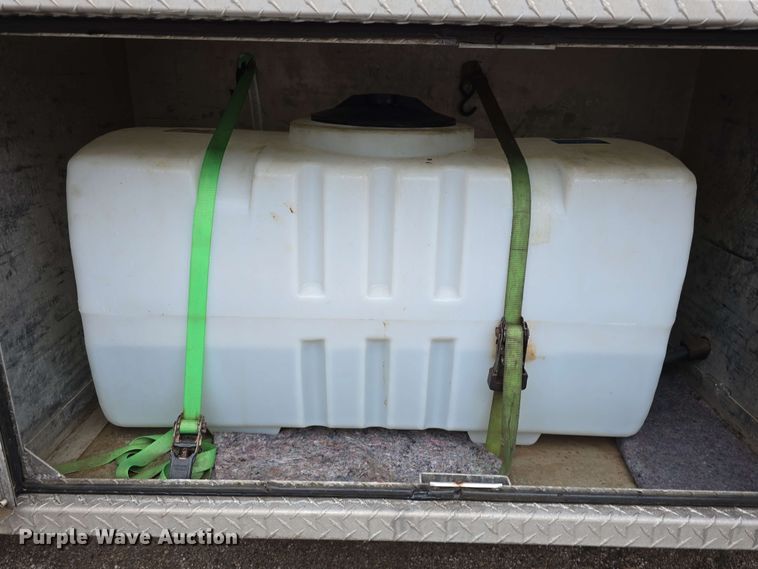 image for item DT6827 2000 Mack RD690S fuel / lube truck