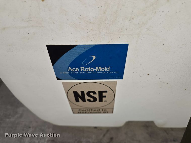 image for item DT6827 2000 Mack RD690S fuel / lube truck