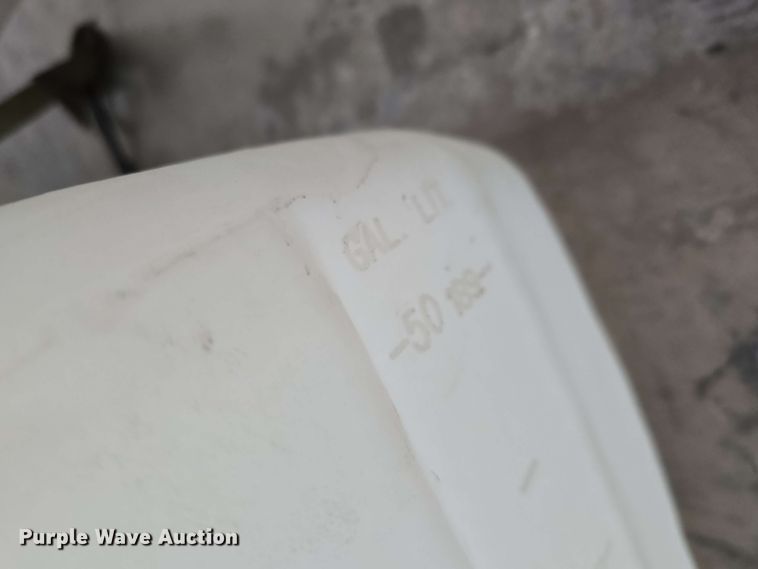 image for item DT6827 2000 Mack RD690S fuel / lube truck