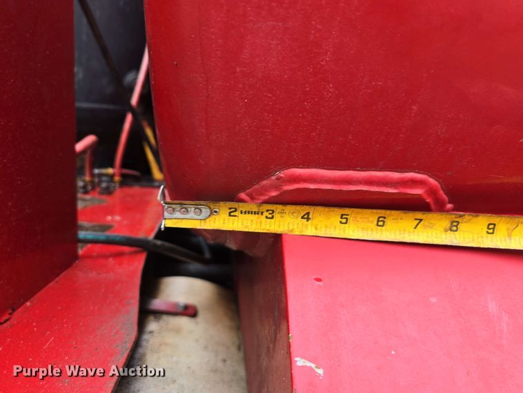 image for item DT6827 2000 Mack RD690S fuel / lube truck