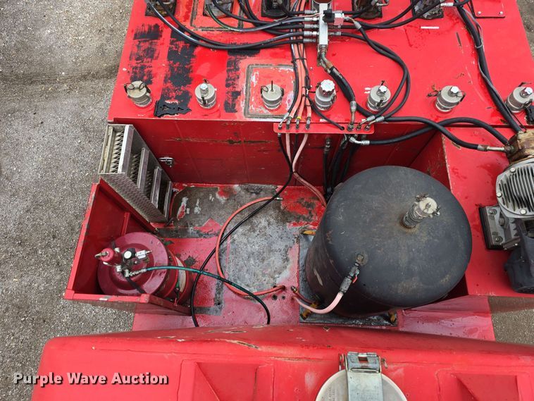 image for item DT6827 2000 Mack RD690S fuel / lube truck