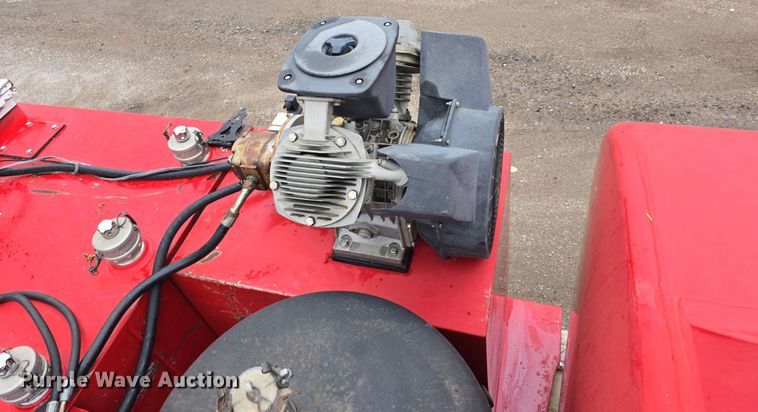 image for item DT6827 2000 Mack RD690S fuel / lube truck