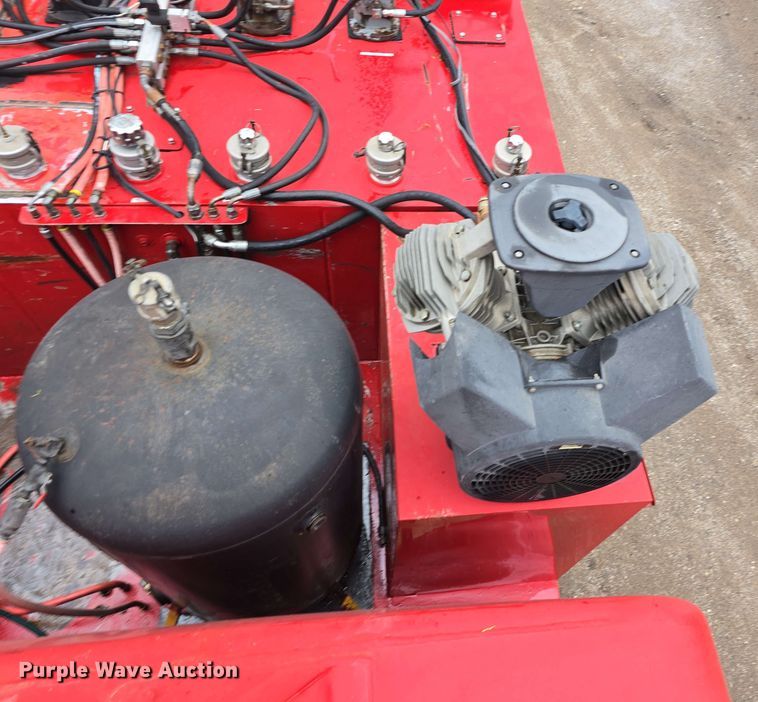 image for item DT6827 2000 Mack RD690S fuel / lube truck