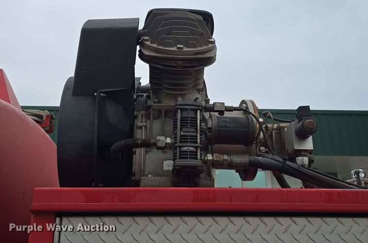 image for item DT6827 2000 Mack RD690S fuel / lube truck