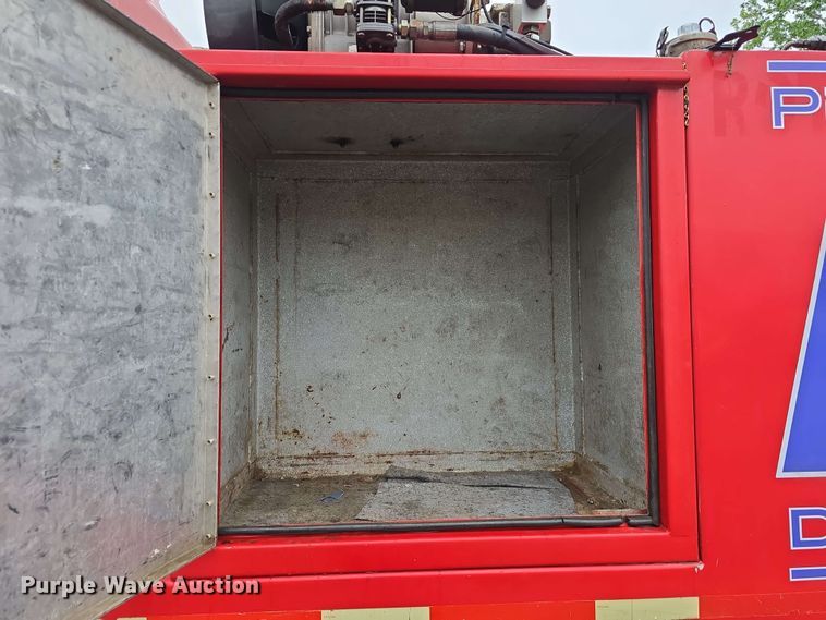 image for item DT6827 2000 Mack RD690S fuel / lube truck