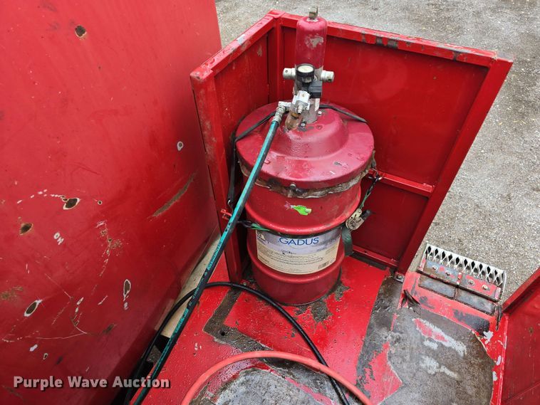 image for item DT6827 2000 Mack RD690S fuel / lube truck