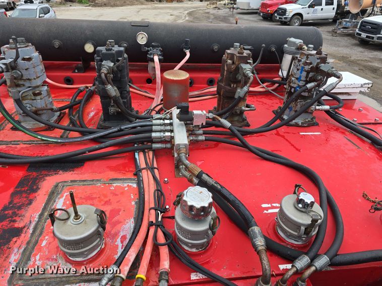 image for item DT6827 2000 Mack RD690S fuel / lube truck