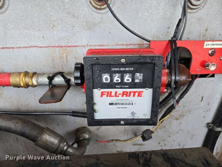 image for item DT6827 2000 Mack RD690S fuel / lube truck