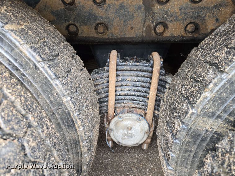 image for item DT6827 2000 Mack RD690S fuel / lube truck