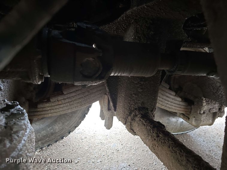 image for item DT6827 2000 Mack RD690S fuel / lube truck