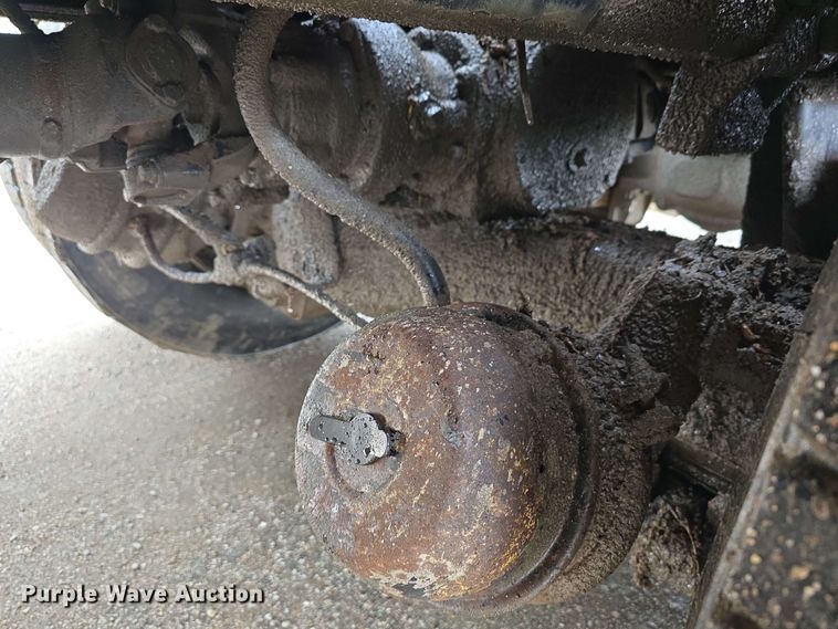 image for item DT6827 2000 Mack RD690S fuel / lube truck