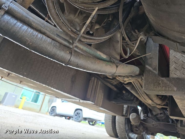 image for item DT6827 2000 Mack RD690S fuel / lube truck