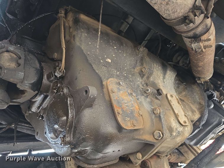 image for item DT6827 2000 Mack RD690S fuel / lube truck