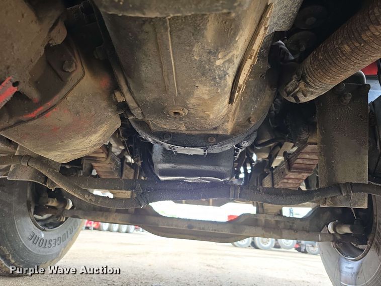 image for item DT6827 2000 Mack RD690S fuel / lube truck