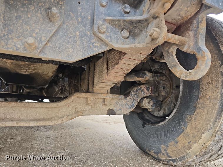 image for item DT6827 2000 Mack RD690S fuel / lube truck