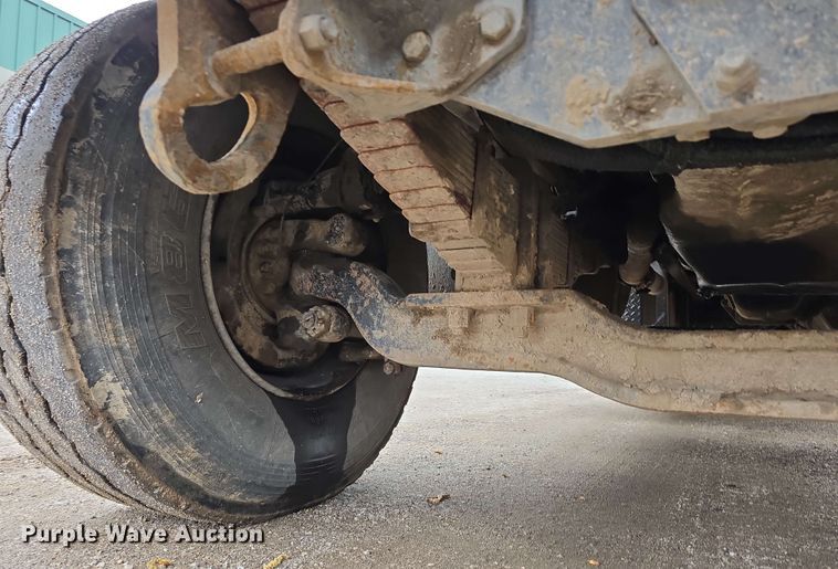 image for item DT6827 2000 Mack RD690S fuel / lube truck