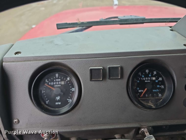 image for item DT6827 2000 Mack RD690S fuel / lube truck