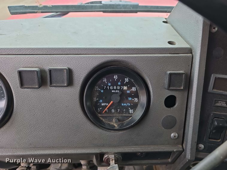 image for item DT6827 2000 Mack RD690S fuel / lube truck