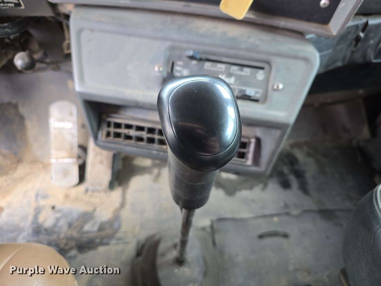 image for item DT6827 2000 Mack RD690S fuel / lube truck