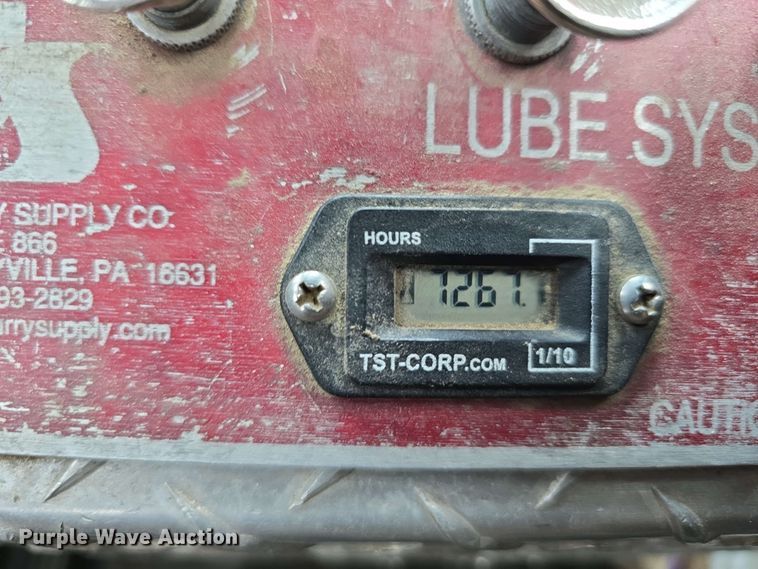image for item DT6827 2000 Mack RD690S fuel / lube truck