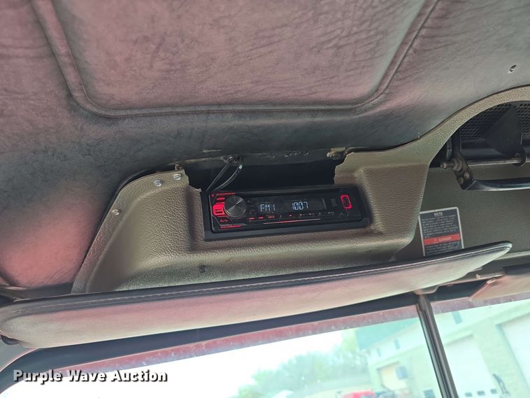 image for item DT6827 2000 Mack RD690S fuel / lube truck