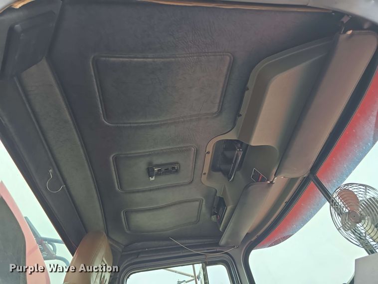 image for item DT6827 2000 Mack RD690S fuel / lube truck