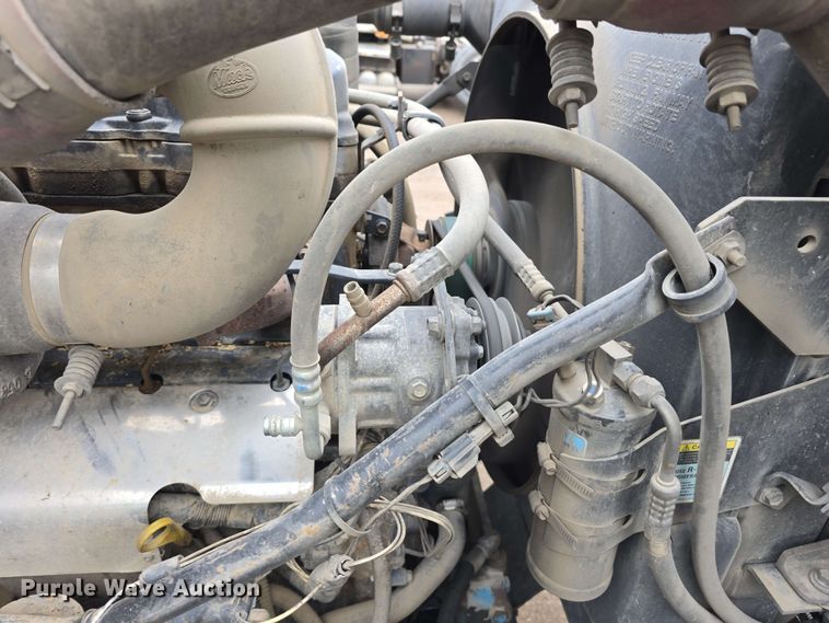 image for item DT6827 2000 Mack RD690S fuel / lube truck