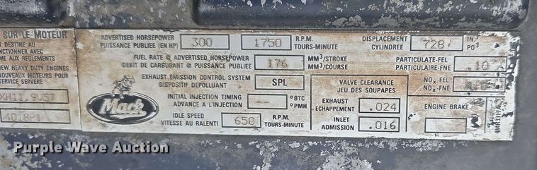 image for item DT6827 2000 Mack RD690S fuel / lube truck