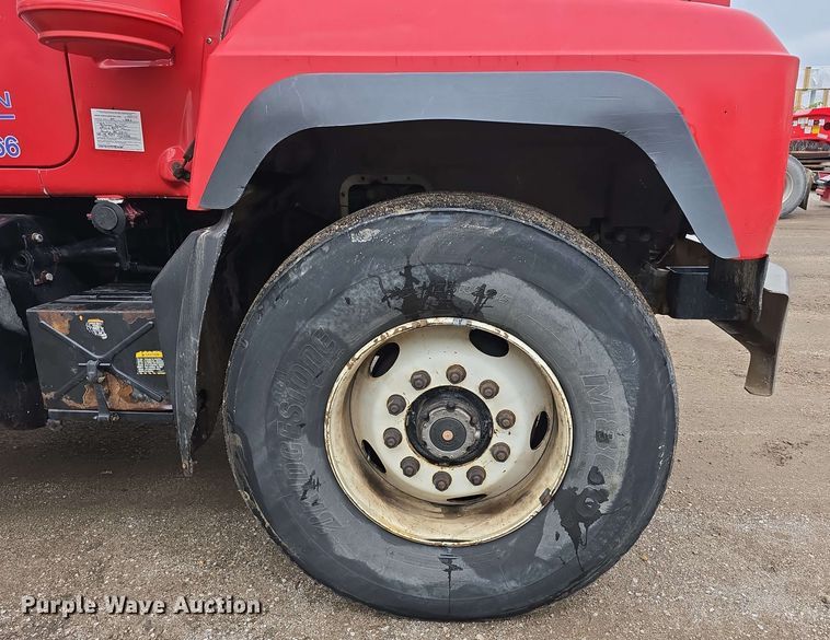 image for item DT6827 2000 Mack RD690S fuel / lube truck