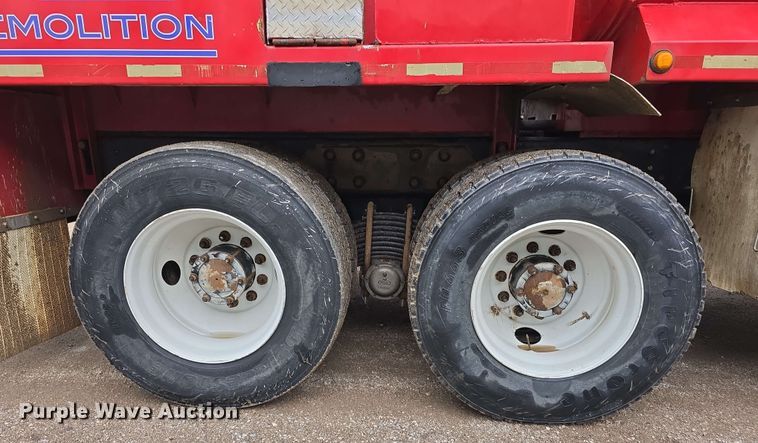 image for item DT6827 2000 Mack RD690S fuel / lube truck