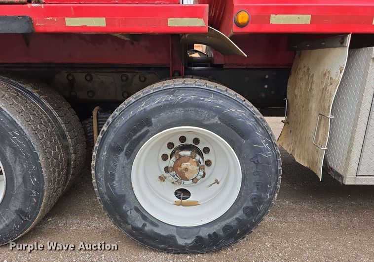 image for item DT6827 2000 Mack RD690S fuel / lube truck