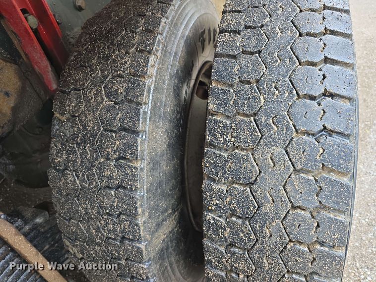 image for item DT6827 2000 Mack RD690S fuel / lube truck