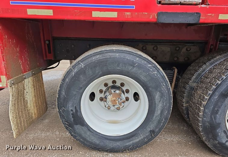 image for item DT6827 2000 Mack RD690S fuel / lube truck