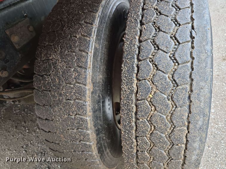 image for item DT6827 2000 Mack RD690S fuel / lube truck