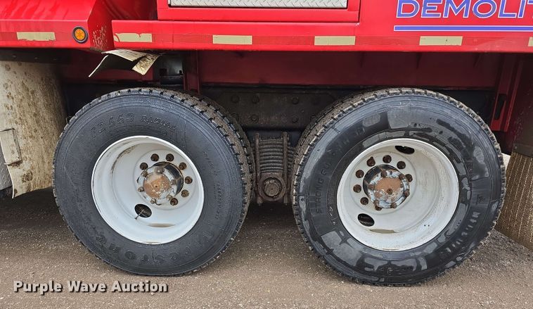 image for item DT6827 2000 Mack RD690S fuel / lube truck