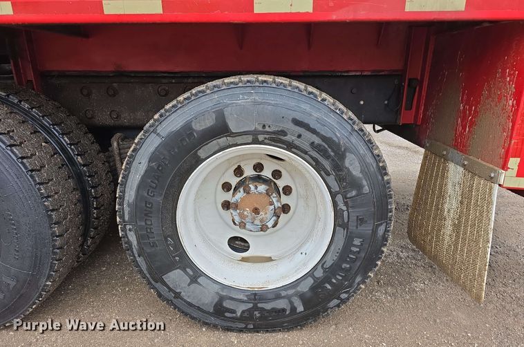 image for item DT6827 2000 Mack RD690S fuel / lube truck