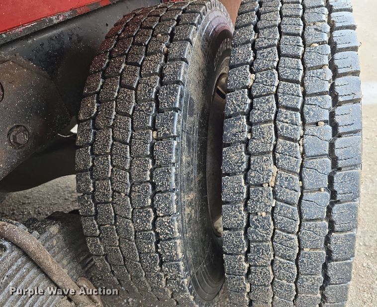 image for item DT6827 2000 Mack RD690S fuel / lube truck