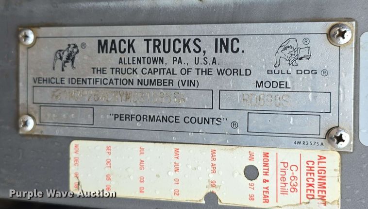 image for item DT6827 2000 Mack RD690S fuel / lube truck
