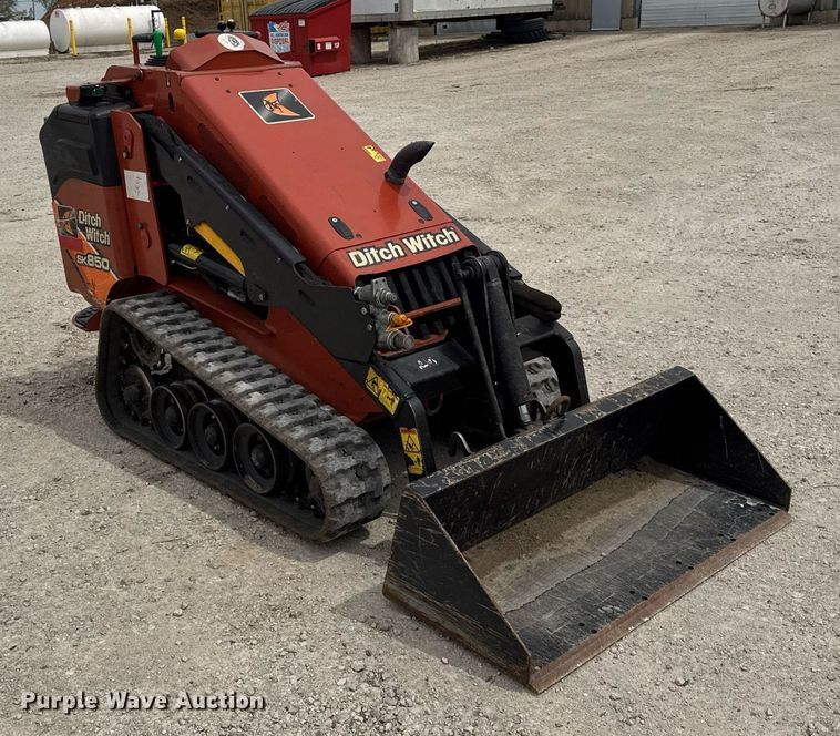 image for item DU3496 2015 Ditch Witch SK850 compact utility loader