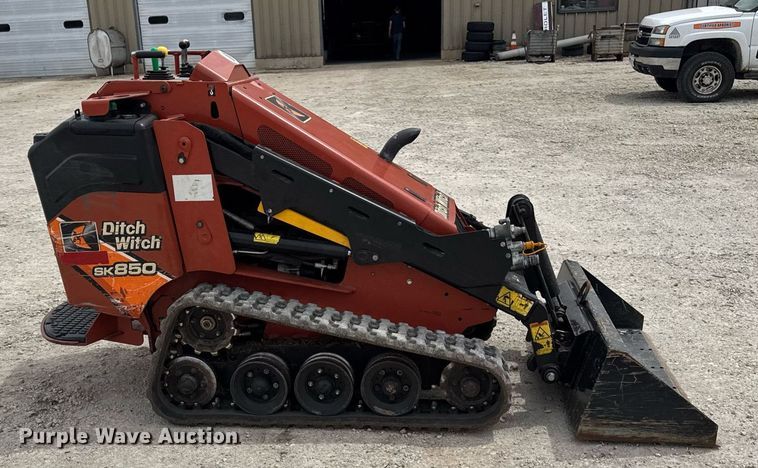 image for item DU3496 2015 Ditch Witch SK850 compact utility loader