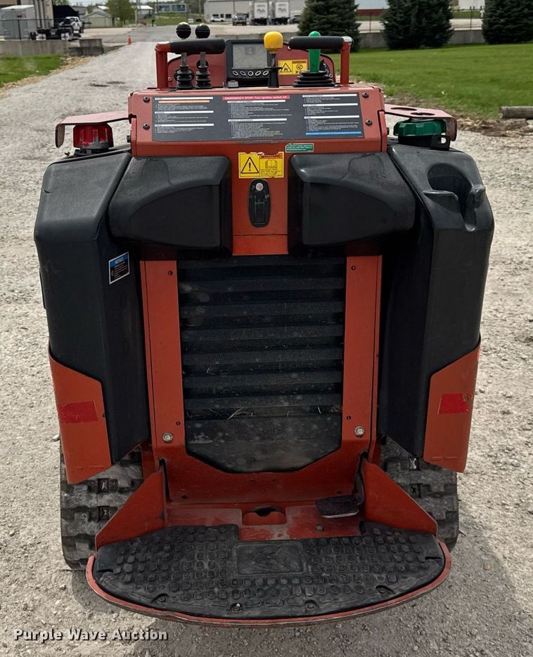 image for item DU3496 2015 Ditch Witch SK850 compact utility loader