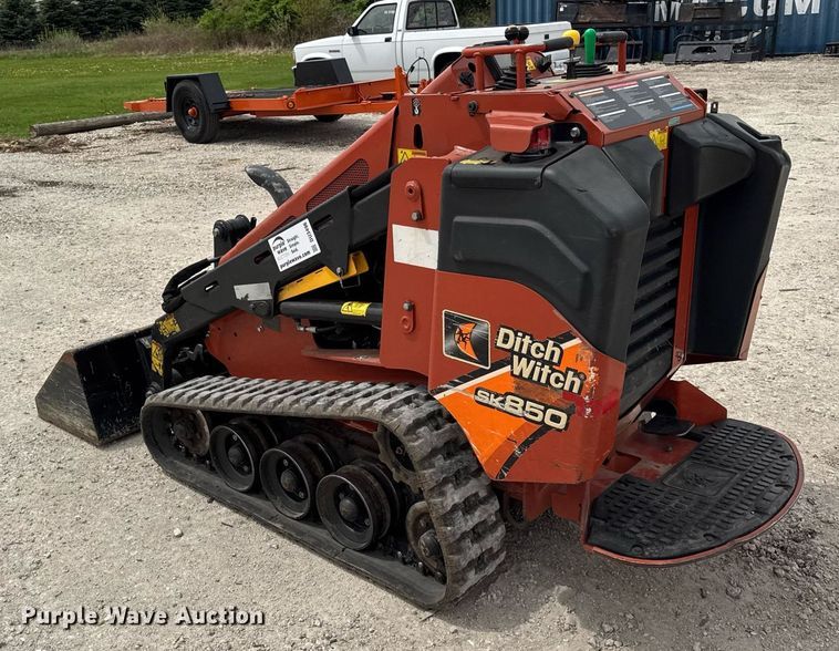 image for item DU3496 2015 Ditch Witch SK850 compact utility loader