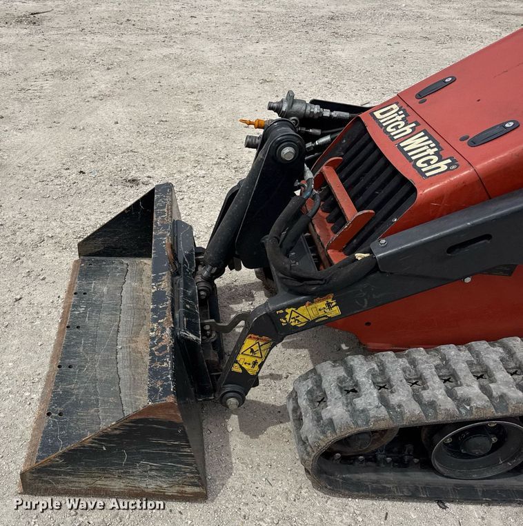 image for item DU3496 2015 Ditch Witch SK850 compact utility loader