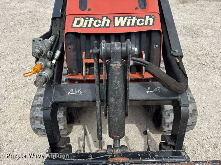 image for item DU3496 2015 Ditch Witch SK850 compact utility loader