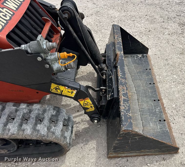 image for item DU3496 2015 Ditch Witch SK850 compact utility loader