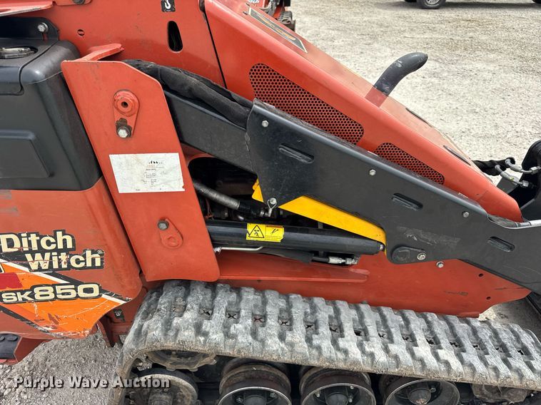 image for item DU3496 2015 Ditch Witch SK850 compact utility loader