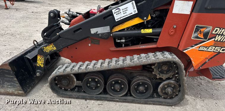 image for item DU3496 2015 Ditch Witch SK850 compact utility loader